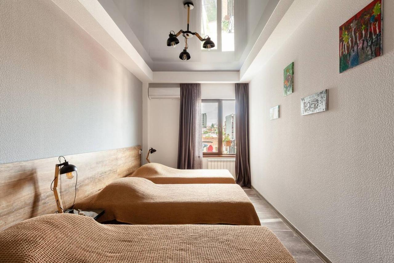 Veli Group Apartment In Old City Kutaisi Ngoại thất bức ảnh