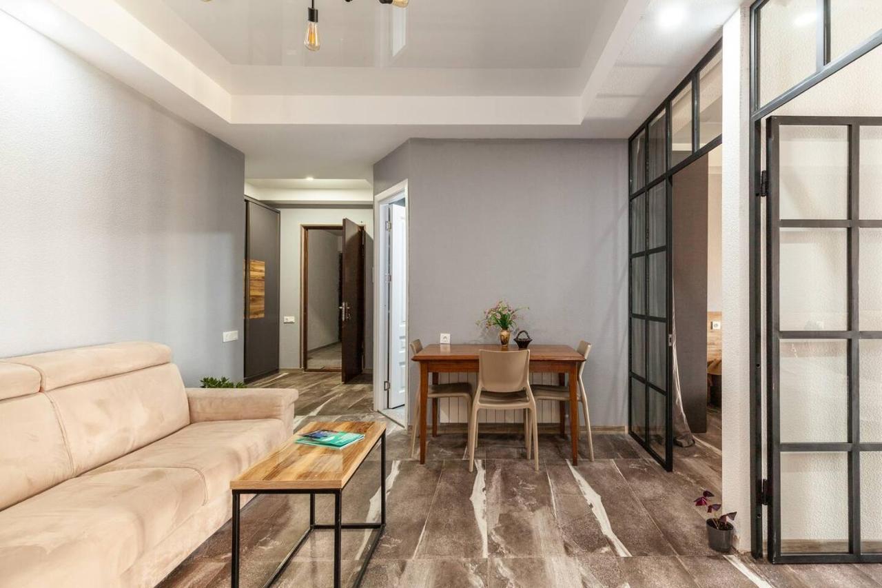 Veli Group Apartment In Old City Kutaisi Ngoại thất bức ảnh