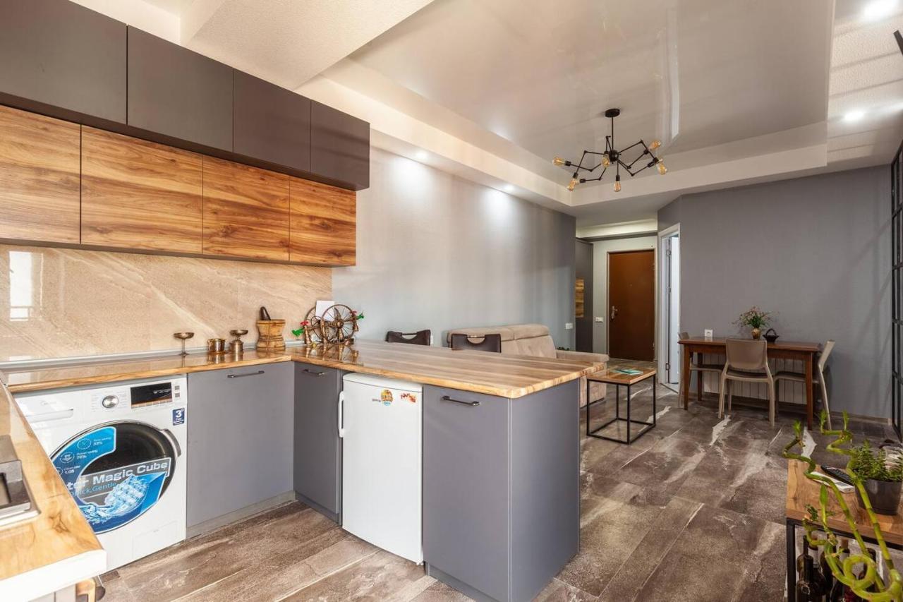 Veli Group Apartment In Old City Kutaisi Ngoại thất bức ảnh
